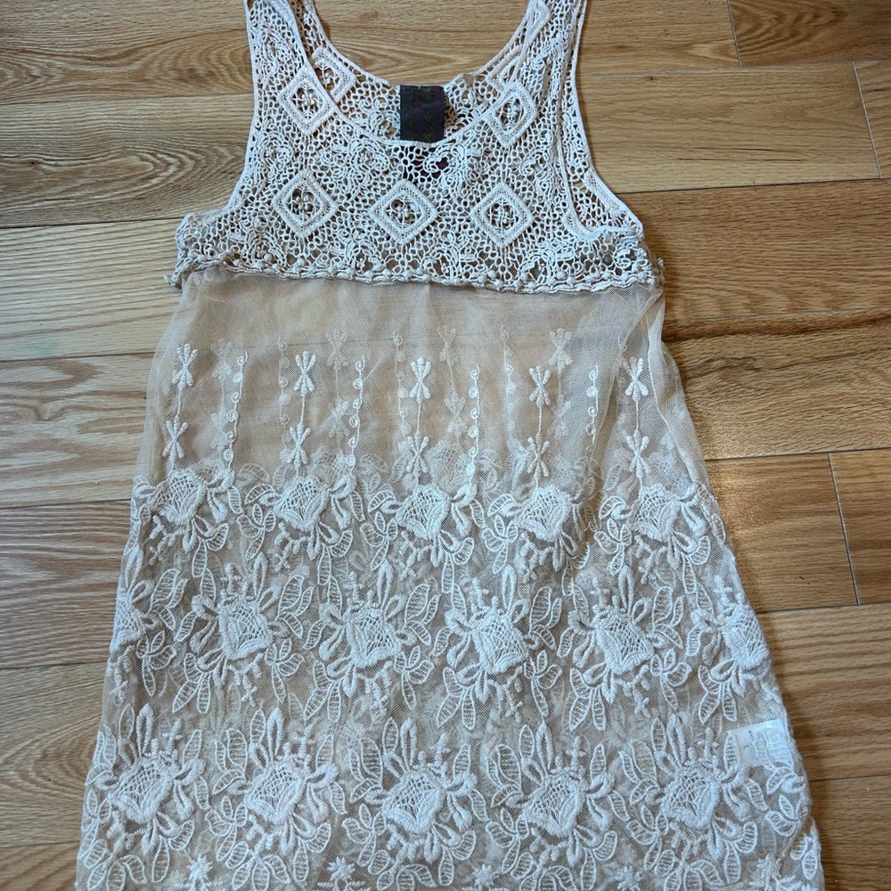 Lace Sleeveless Top in Cream